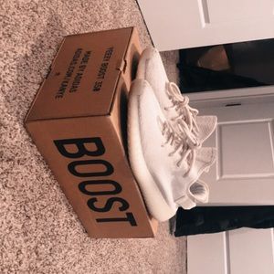 Yeezy cream V2 legit